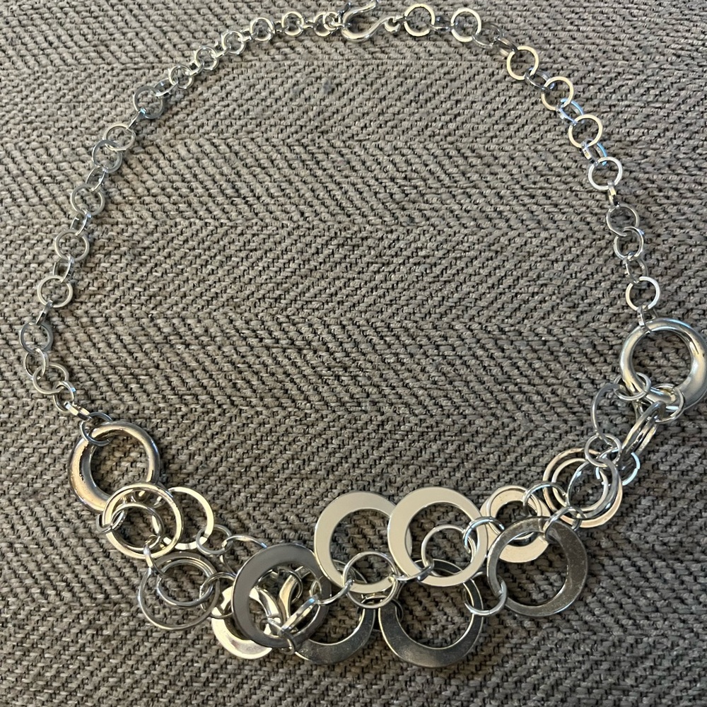 Elegant Silver-Tone Circles Necklace Vintage 90s Style